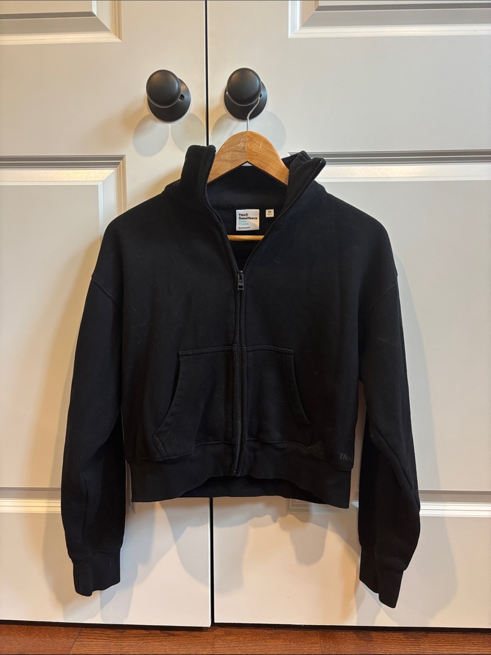 Aritzia Black Cropped Zip-Up Hoodie